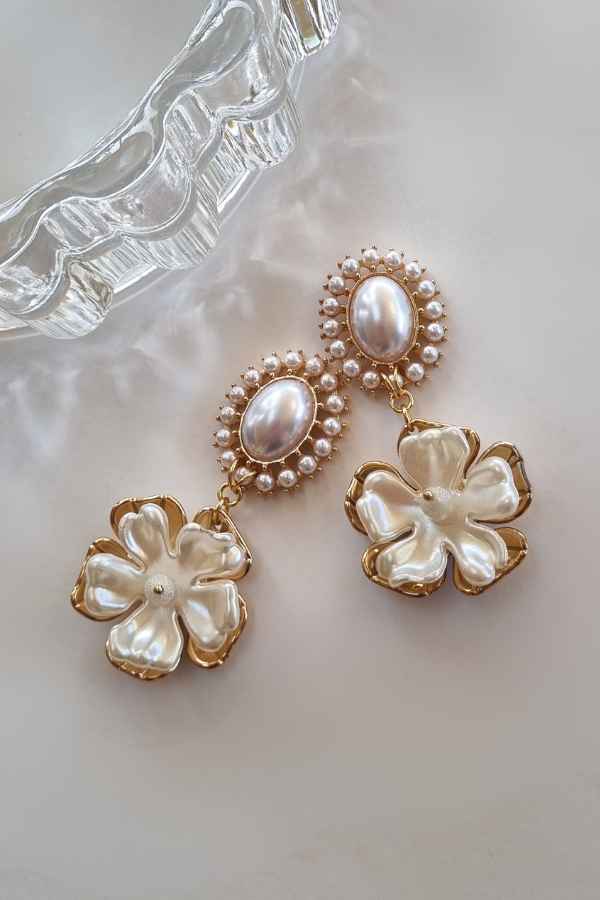 עגילי פרל פלר עם קבושון פנינים ותליון פרח פנינה בציפוי זהב
